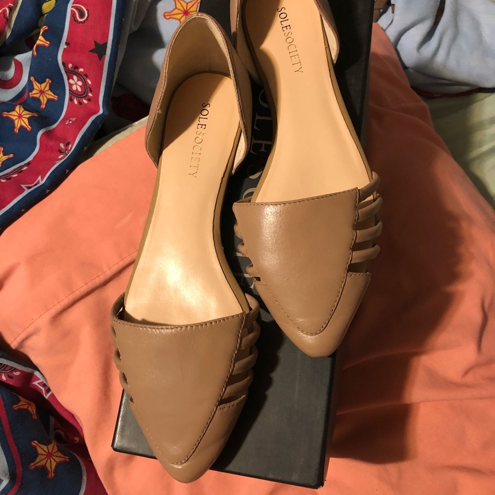 NWT. Sole society pointy flats